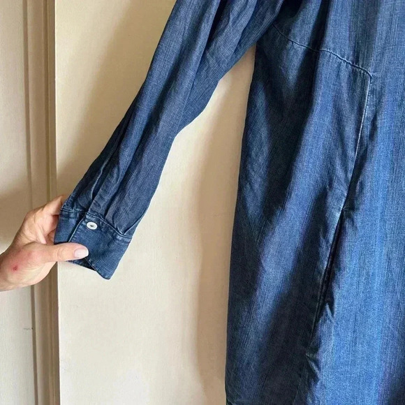 Long Sleeve Foxcroft Denim Shirt with Pockets - Picture 6 of 9